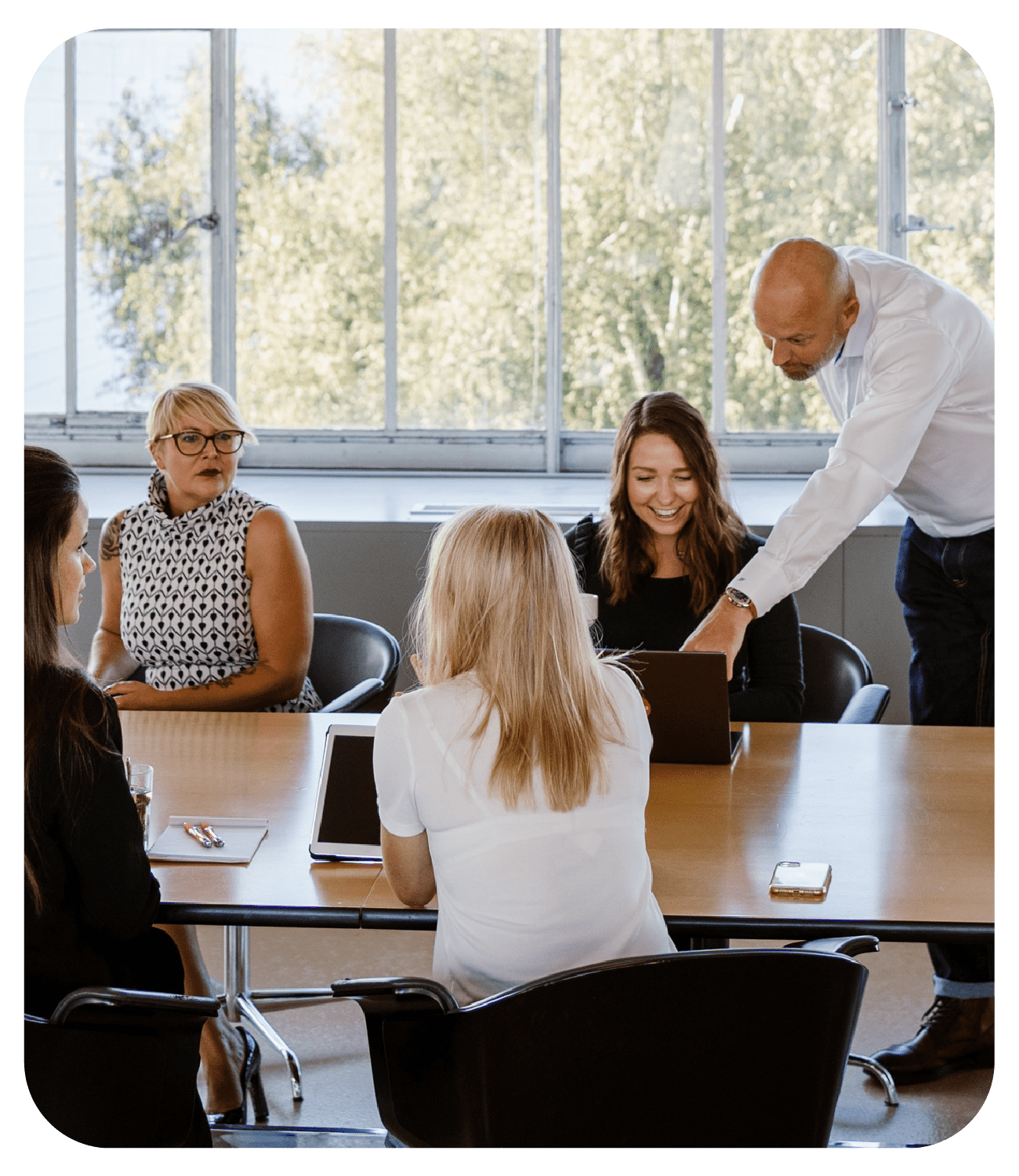 sana onboarding service group of people in a conference room having a meeting